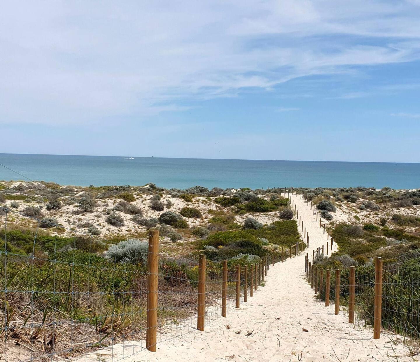 Sandcastles Beachfront Luxury Retreat Apartment Perth Bagian luar foto